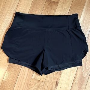 Athleta Pulse 2 in 1 shorts with liner